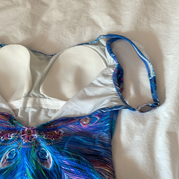 One peace swim suit. Women - Picture 8 of 10